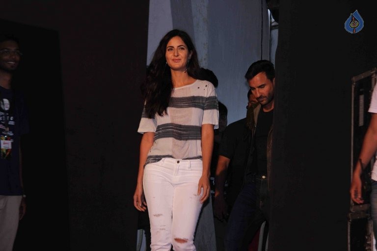 Katrina and Saif Promotes Phantom  - 1 / 21 photos