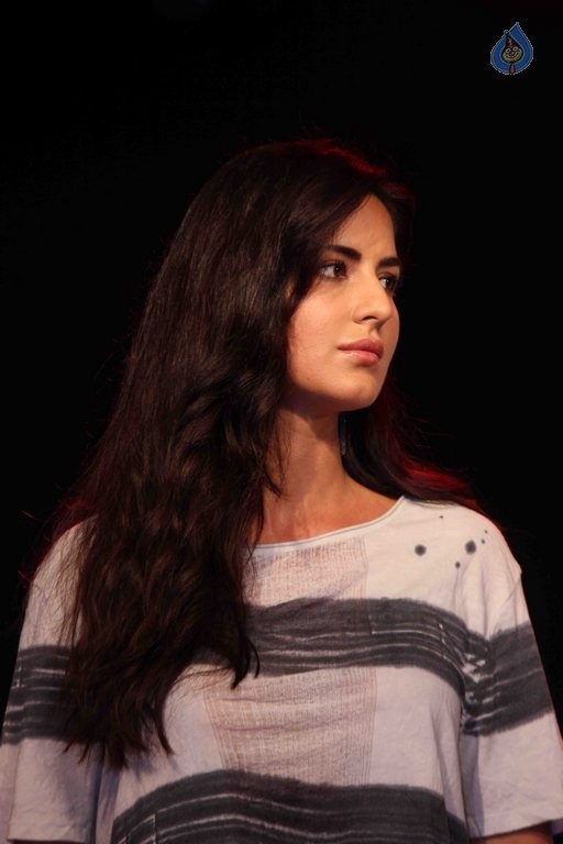 Katrina and Saif Promotes Phantom  - 13 / 21 photos