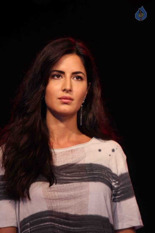 Katrina and Saif Promotes Phantom  - 14 / 21 photos