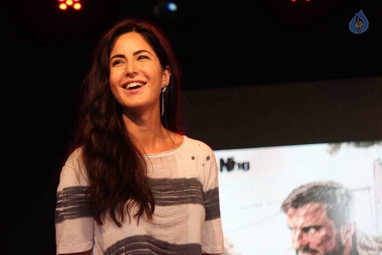Katrina and Saif Promotes Phantom  - 17 / 21 photos