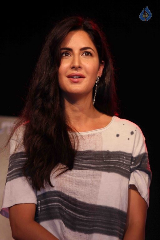 Katrina and Saif Promotes Phantom  - 19 / 21 photos