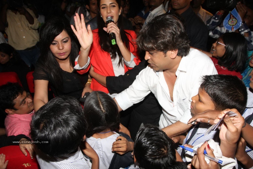 Katrina at Main Krishna Hoon Special Show - 11 / 43 photos