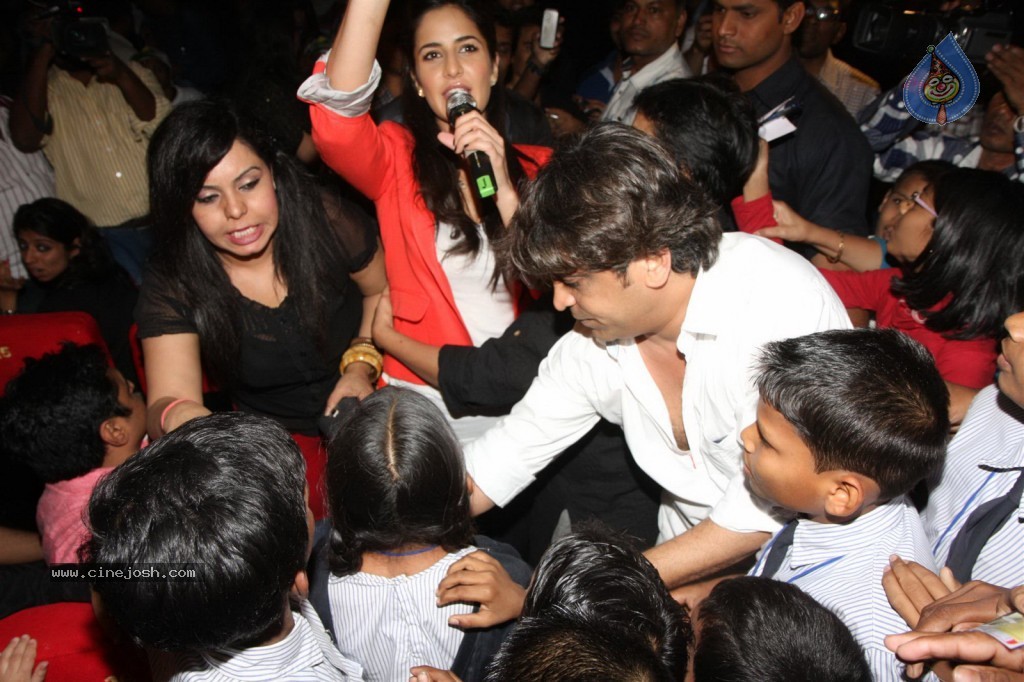 Katrina at Main Krishna Hoon Special Show - 23 / 43 photos