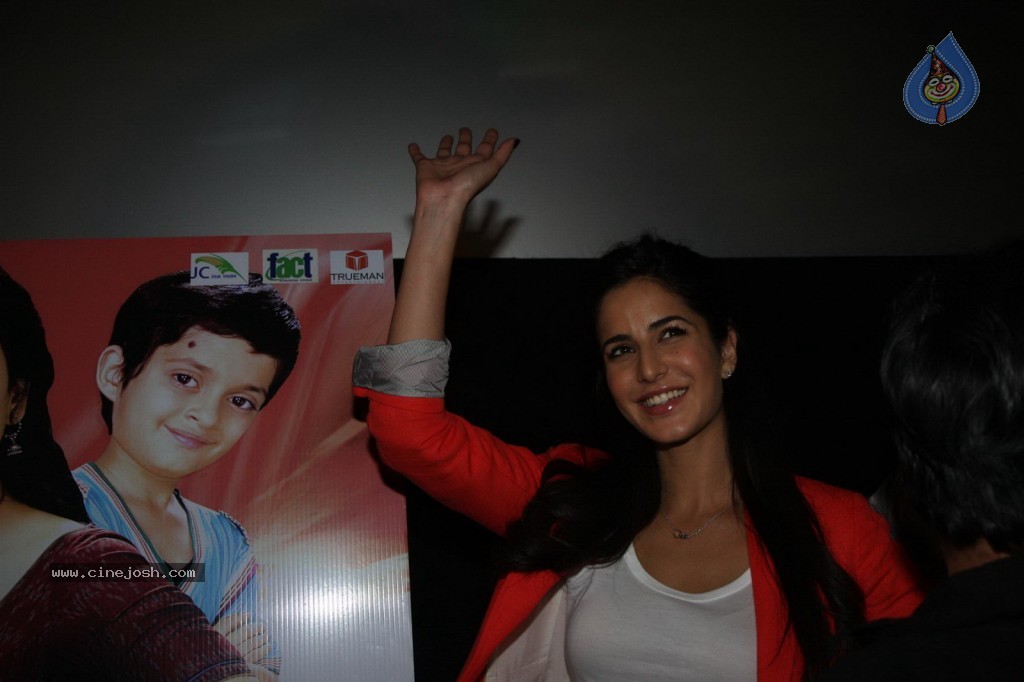 Katrina at Main Krishna Hoon Special Show - 41 / 43 photos
