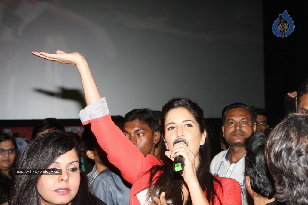 Katrina at Main Krishna Hoon Special Show - 42 / 43 photos