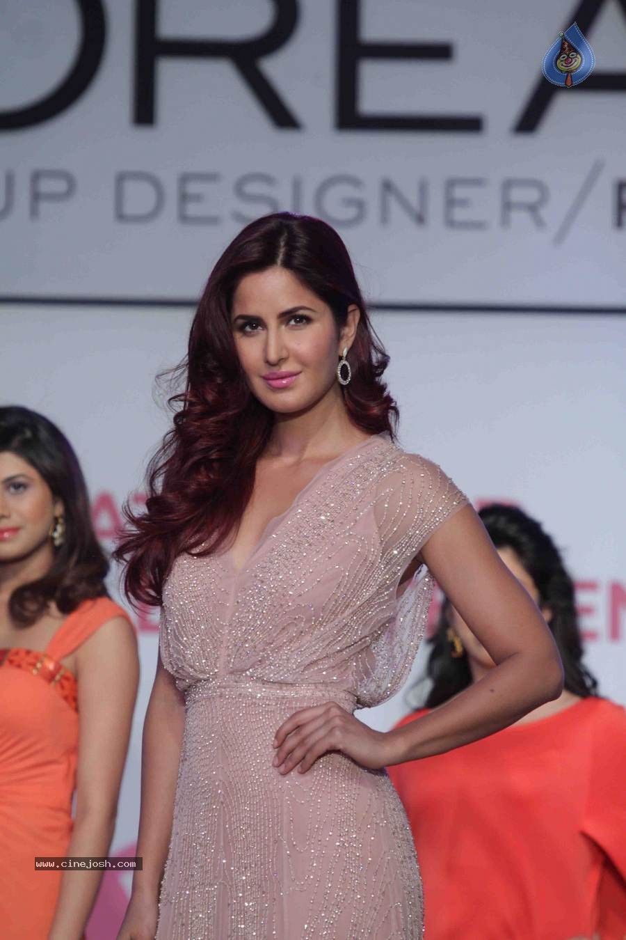 Unveil the L'Oreal Paris New Cannes Collection Launch - 22 / 35 photos