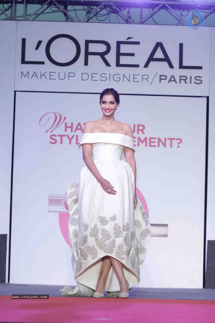 Unveil the L'Oreal Paris New Cannes Collection Launch - 32 / 35 photos