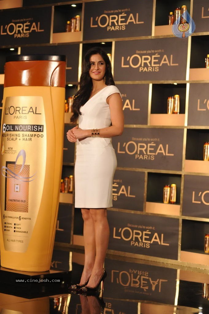 Katrina Kaif Launches Loreal Paris 6 Oil Nourish - 16 / 48 photos