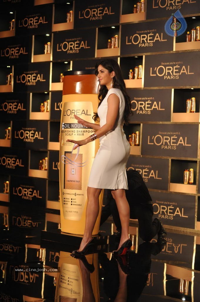Katrina Kaif Launches Loreal Paris 6 Oil Nourish - 22 / 48 photos