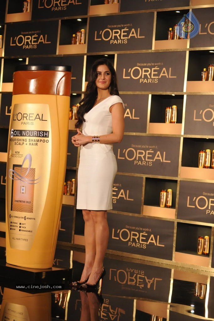 Katrina Kaif Launches Loreal Paris 6 Oil Nourish - 23 / 48 photos