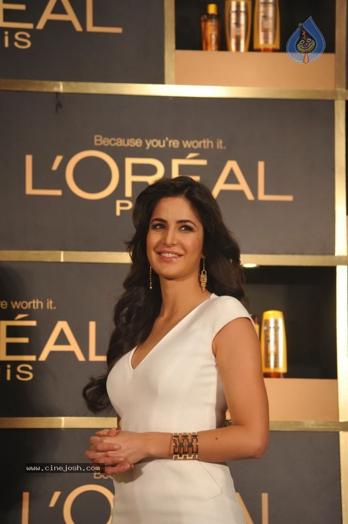 Katrina Kaif Launches Loreal Paris 6 Oil Nourish - 42 / 48 photos