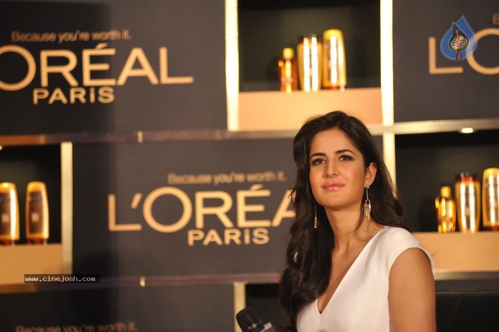 Katrina Kaif Launches Loreal Paris 6 Oil Nourish - 44 / 48 photos