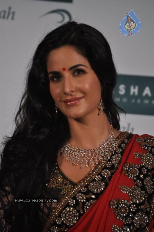 Katrina Kaif Launches Nakshatra Colletions - 9 / 43 photos