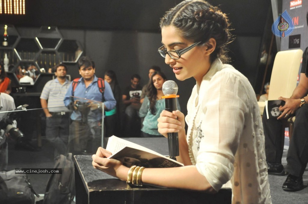 Khalid Mohamed Book Launch - 20 / 23 photos