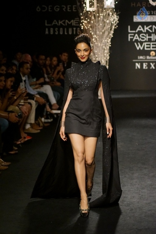 Kiara Advani at LFW Winter Festive 2017 - 4 / 18 photos