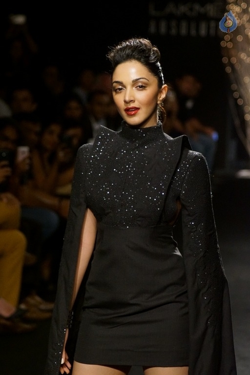 Kiara Advani at LFW Winter Festive 2017 - 6 / 18 photos