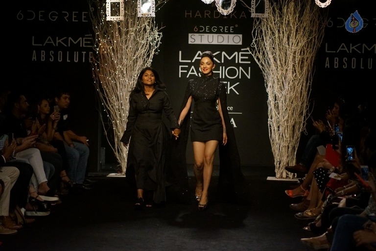 Kiara Advani at LFW Winter Festive 2017 - 11 / 18 photos