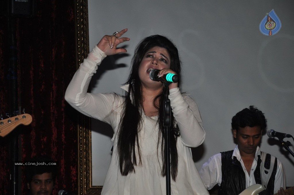 Komal Rizvi Album Launch Event - 9 / 34 photos