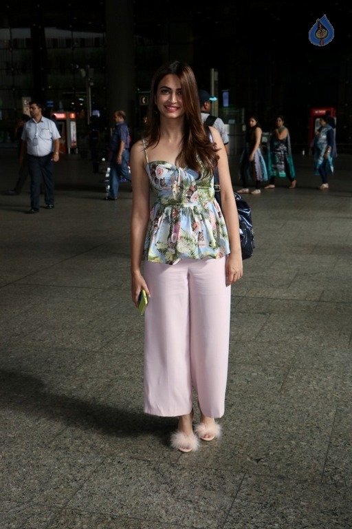 Kriti Kharbanda Spotted at Airport - 1 / 10 photos