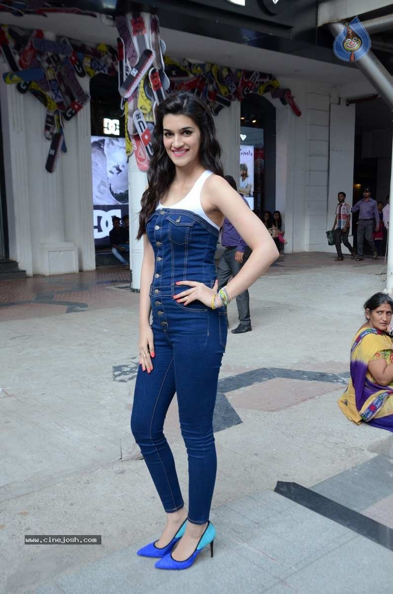 Kriti Sanon Launches ALDO Spring Summer 2015 Collection - 3 / 34 photos