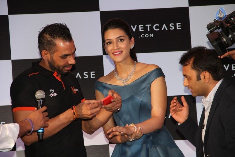 Kriti Sanon Launches Valvate Case Website - 5 / 27 photos
