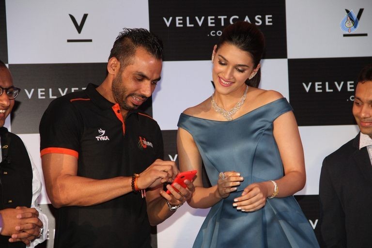 Kriti Sanon Launches Valvate Case Website - 12 / 27 photos