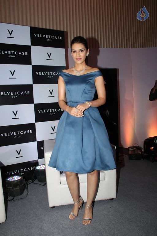 Kriti Sanon Launches Valvate Case Website - 15 / 27 photos