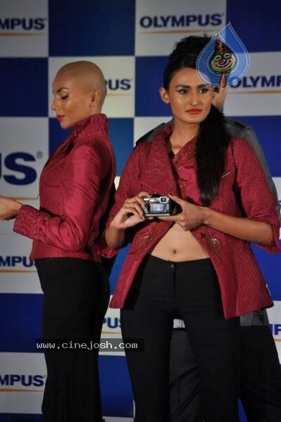 Kunal Kapoor Launches Olympus Pen - 4 / 34 photos