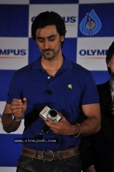Kunal Kapoor Launches Olympus Pen - 15 / 34 photos