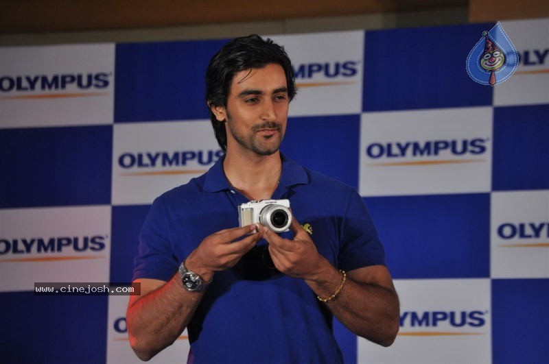 Kunal Kapoor Launches Olympus Pen - 16 / 34 photos
