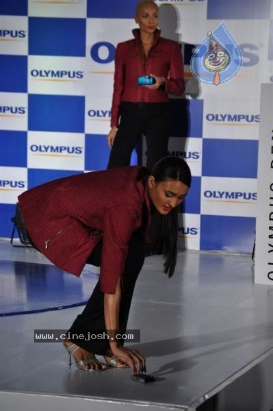 Kunal Kapoor Launches Olympus Pen - 21 / 34 photos