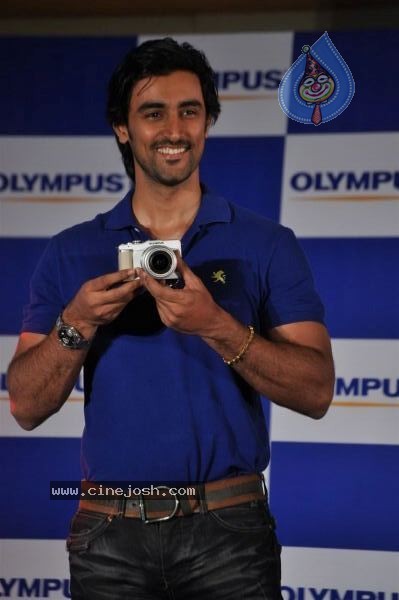 Kunal Kapoor Launches Olympus Pen - 24 / 34 photos