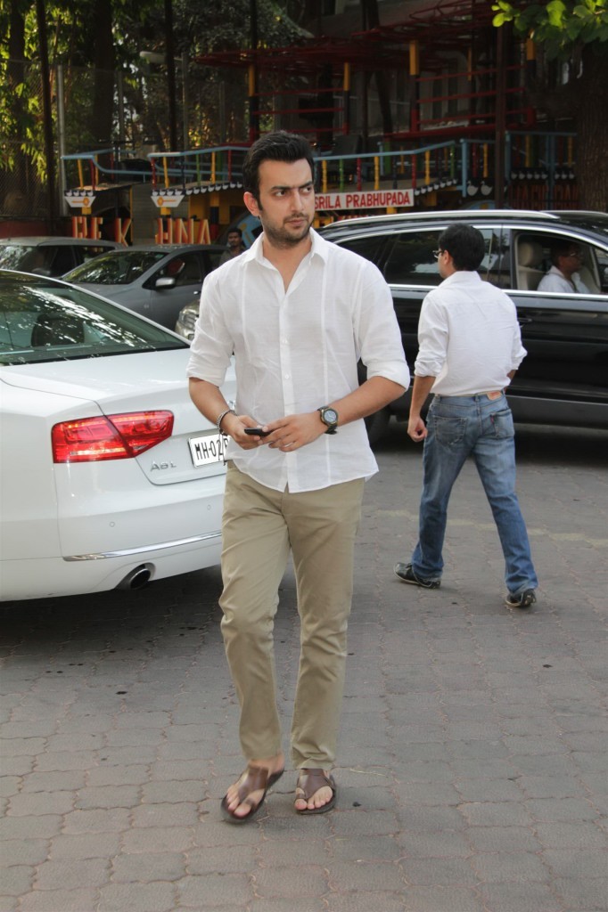 Kunal Kapoor Mother Prayer Meet - 29 / 34 photos