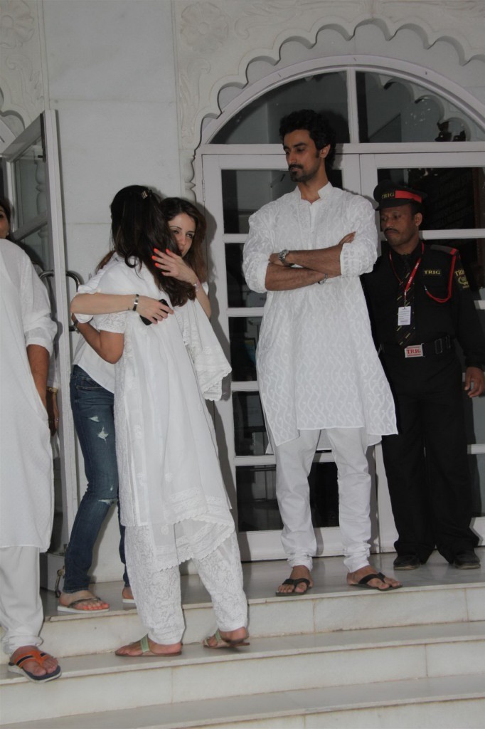 Kunal Kapoor Mother Prayer Meet - 31 / 34 photos