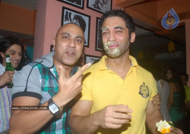 Kushal Punjabi Birthday Bash - 22 / 47 photos