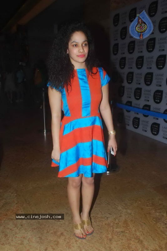 Lakme Fashion Week Day 2 Guests - 33 / 82 photos