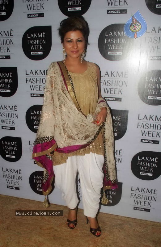 Lakme Fashion Week Day 2 Guests - 79 / 82 photos