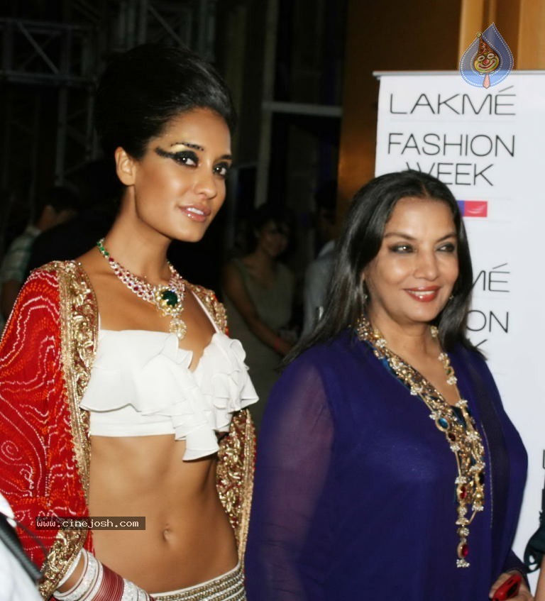 Lakme Fashion Week Day 2 Guests - 14 / 89 photos
