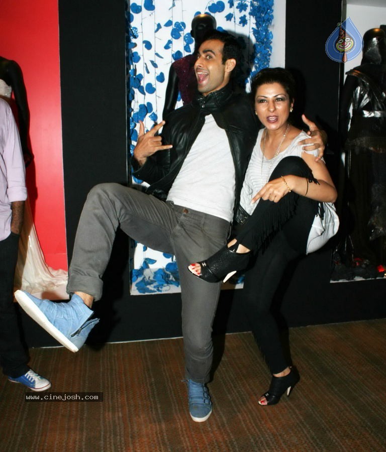 Lakme Fashion Week Day 2 Guests - 38 / 89 photos