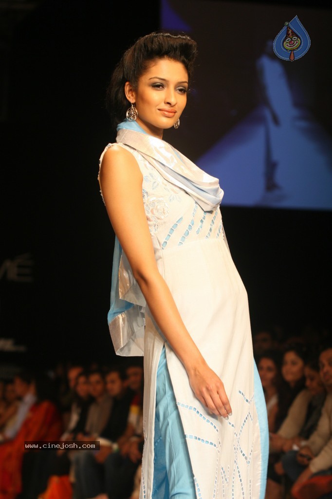 Lakme Fashion Week Day 3 All Shows - 102 / 149 photos