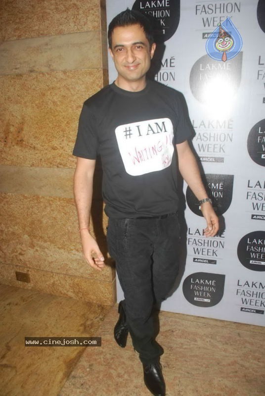 Lakme Fashion Week Day 3 Guests - 4 / 72 photos