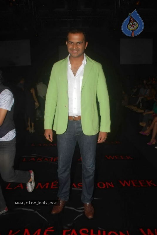 Lakme Fashion Week Day 3 Guests - 13 / 72 photos