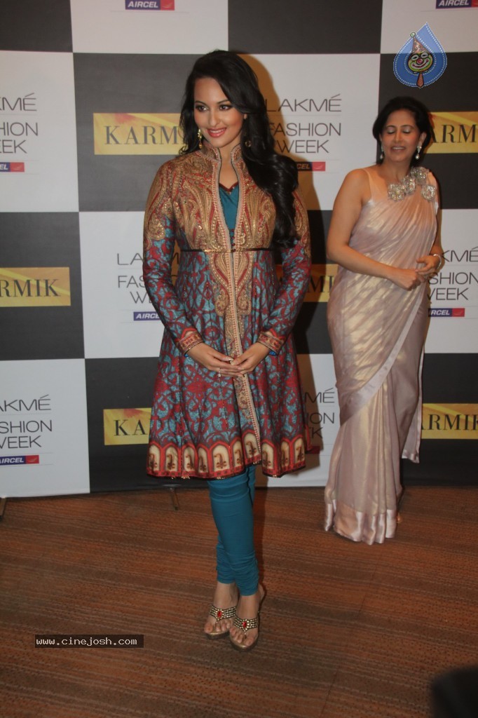 Lakme Fashion Week Day 4 Guests - 7 / 110 photos