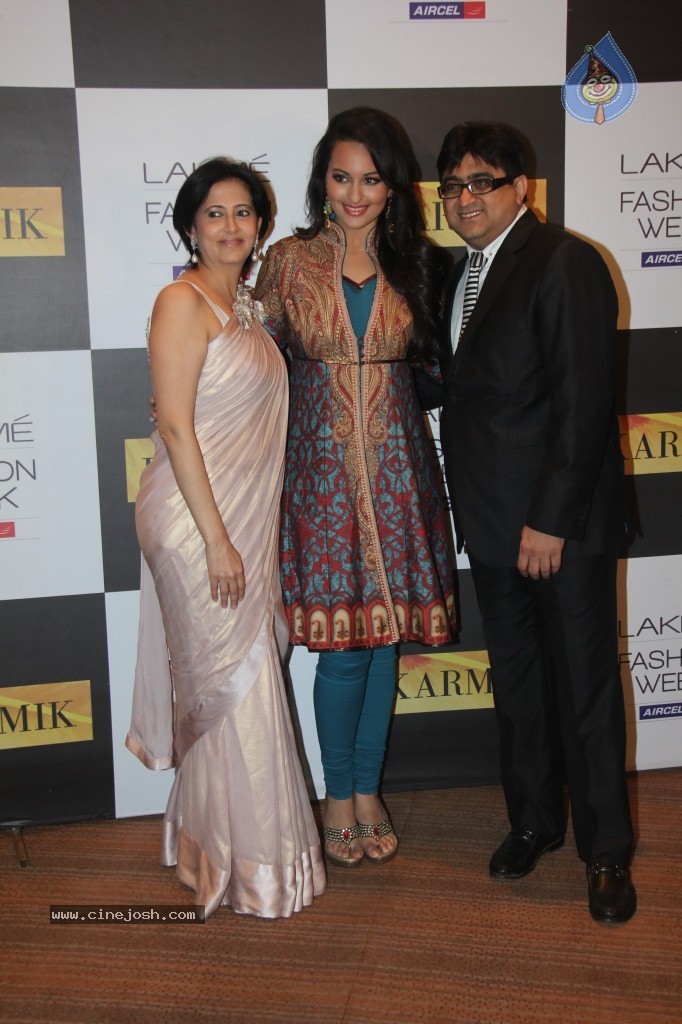 Lakme Fashion Week Day 4 Guests - 31 / 110 photos