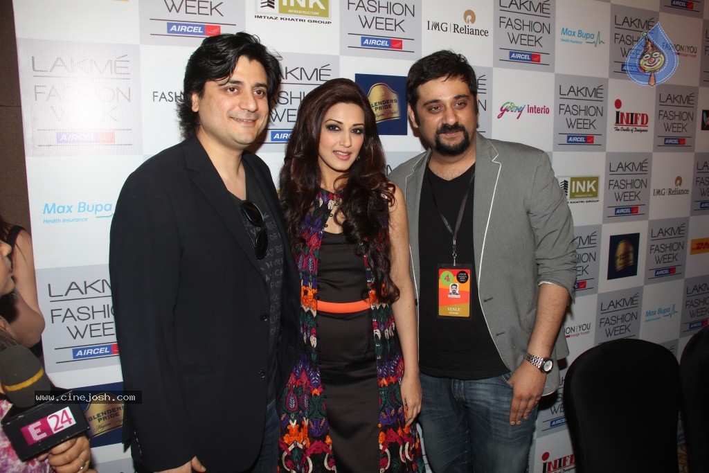 Lakme Fashion Week Day 4 Guests - 38 / 110 photos