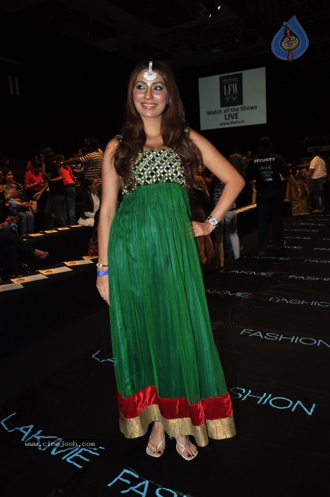 Lakme Fashion Week Day 4 Guests - 79 / 110 photos