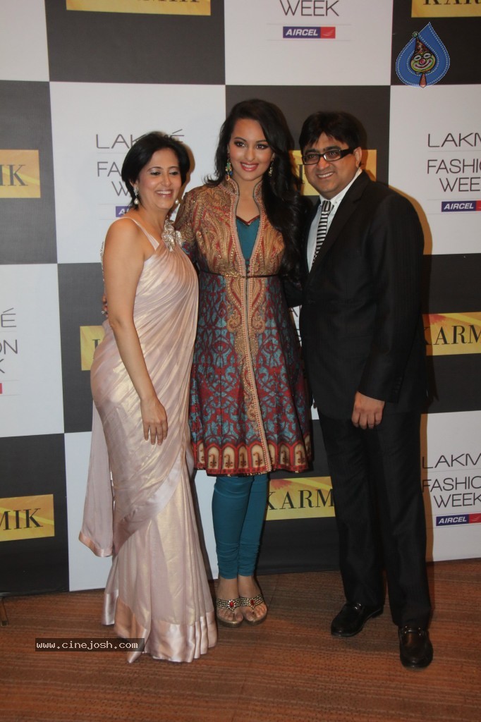Lakme Fashion Week Day 4 Guests - 103 / 110 photos