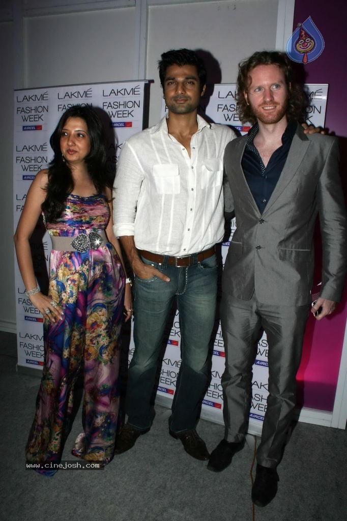 Lakme Fashion Week Day 4 Guests - 27 / 88 photos