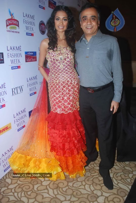 Lakme Fashion Week Day 5 Guests - 18 / 114 photos