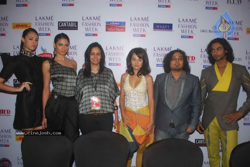 Lakme Fashion Week Day 5 Guests - 45 / 114 photos